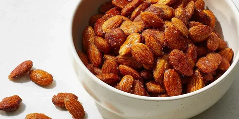 قیمت مغز بادام مامایی شور + قیمت خرید به صرفه